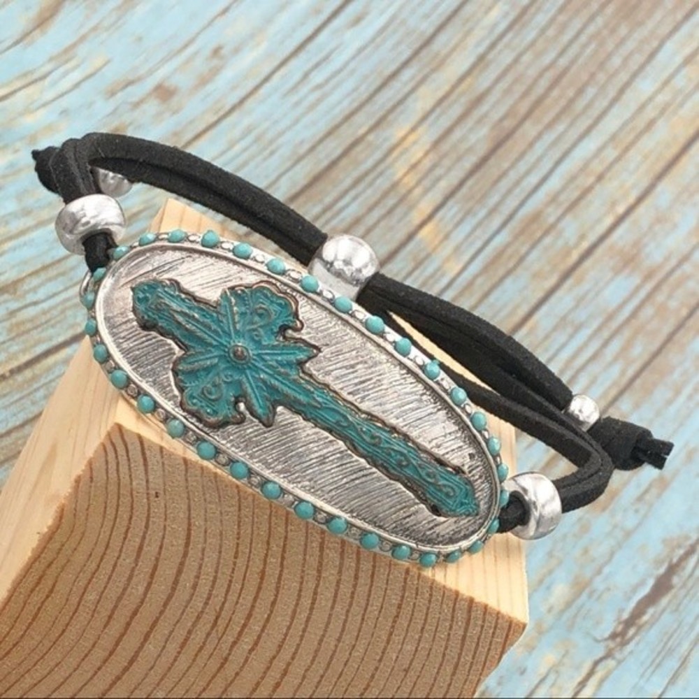 🌼 Western Cross Silver Patina Pull Tie Bracelet